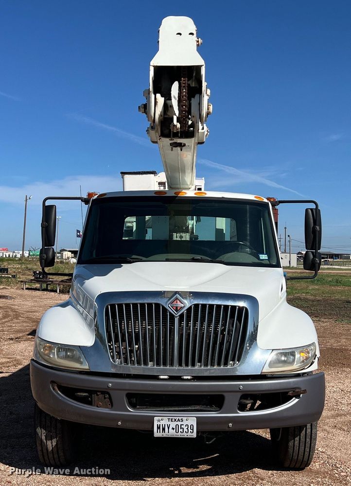 image for item DS3084 2010 International DuraStar 4300 bucket truck