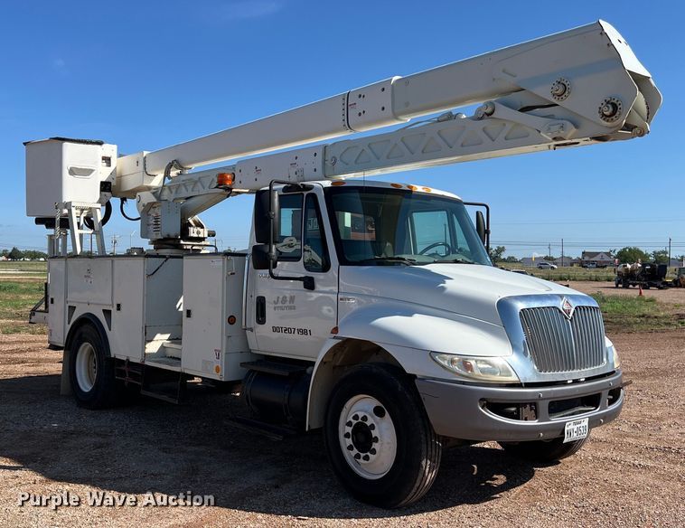 image for item DS3084 2010 International DuraStar 4300 bucket truck