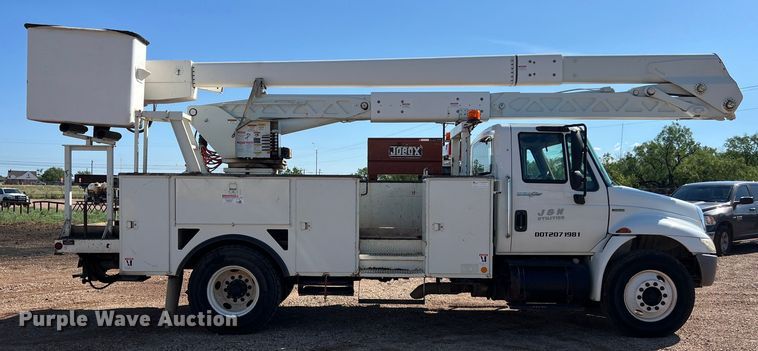 image for item DS3084 2010 International DuraStar 4300 bucket truck