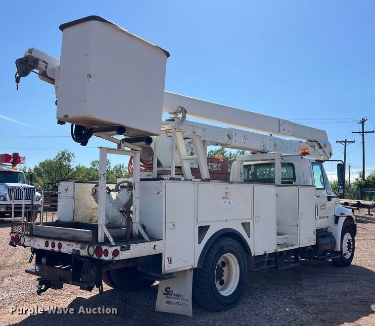 image for item DS3084 2010 International DuraStar 4300 bucket truck