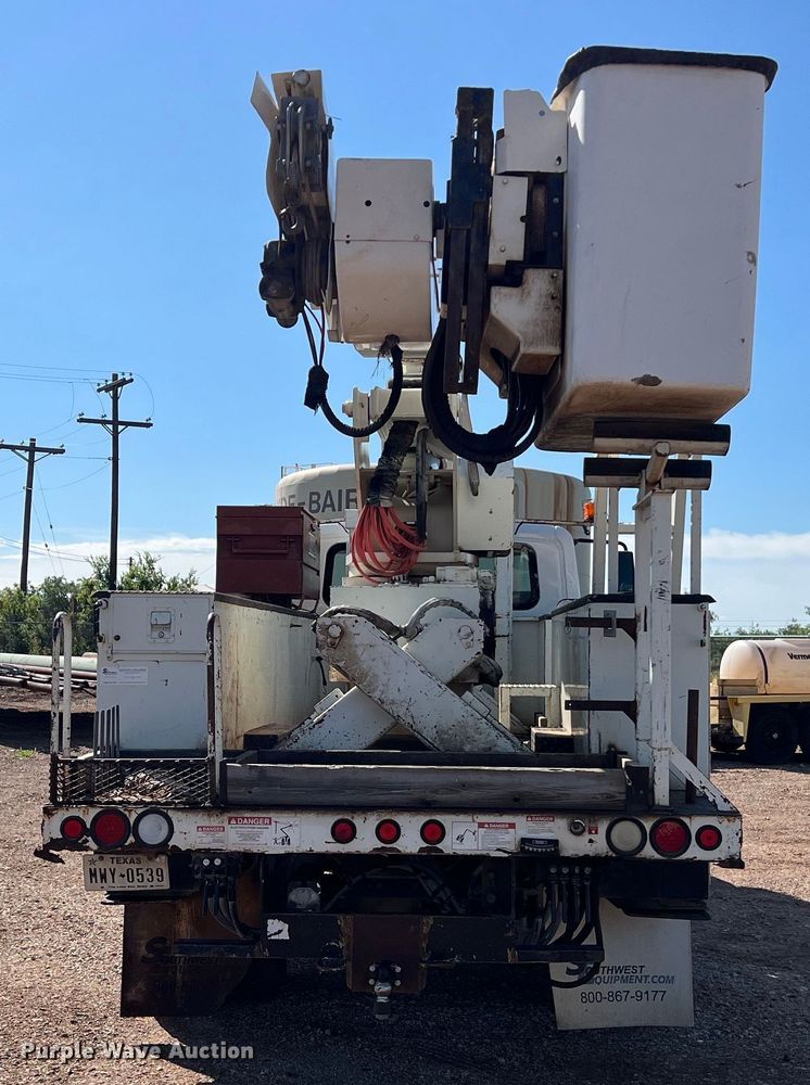 image for item DS3084 2010 International DuraStar 4300 bucket truck