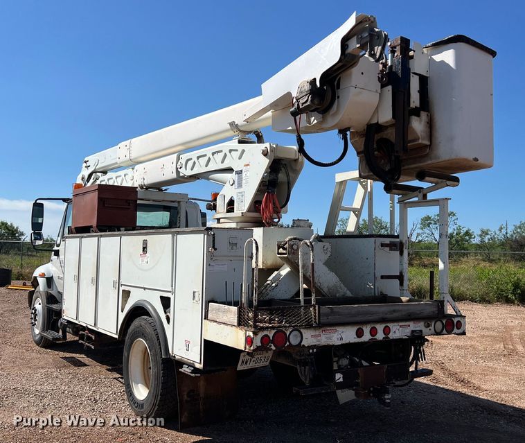 image for item DS3084 2010 International DuraStar 4300 bucket truck