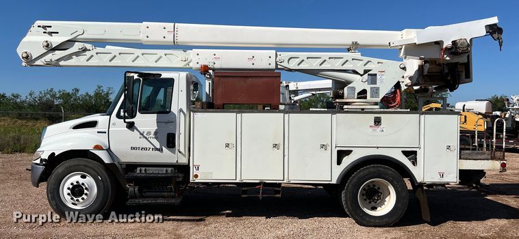 image for item DS3084 2010 International DuraStar 4300 bucket truck