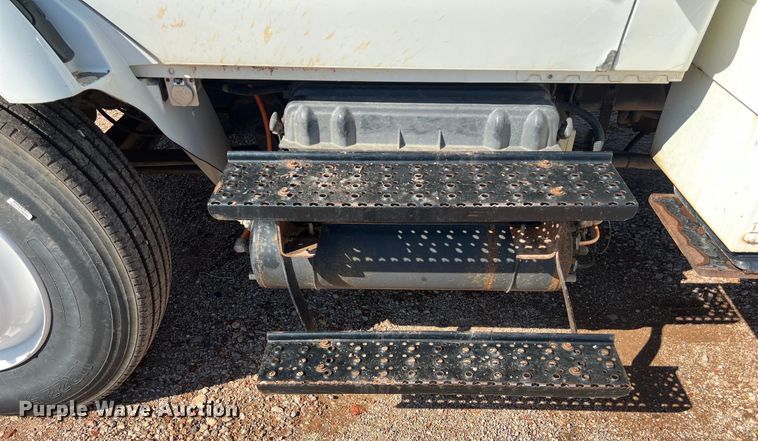 image for item DS3084 2010 International DuraStar 4300 bucket truck