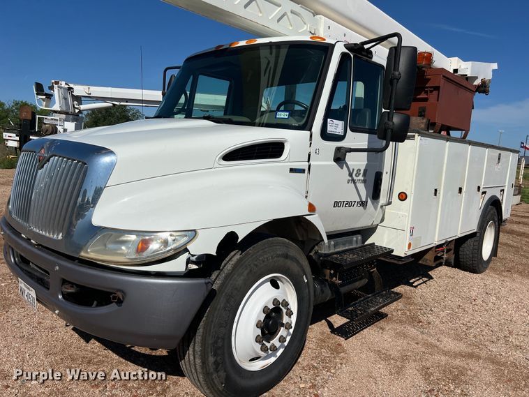 image for item DS3084 2010 International DuraStar 4300 bucket truck