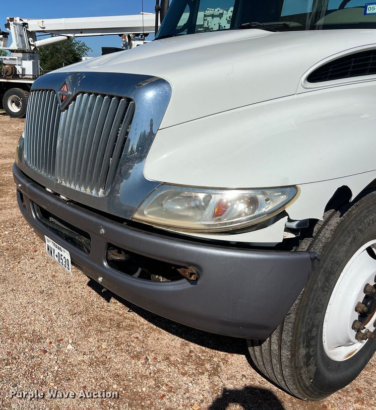 image for item DS3084 2010 International DuraStar 4300 bucket truck