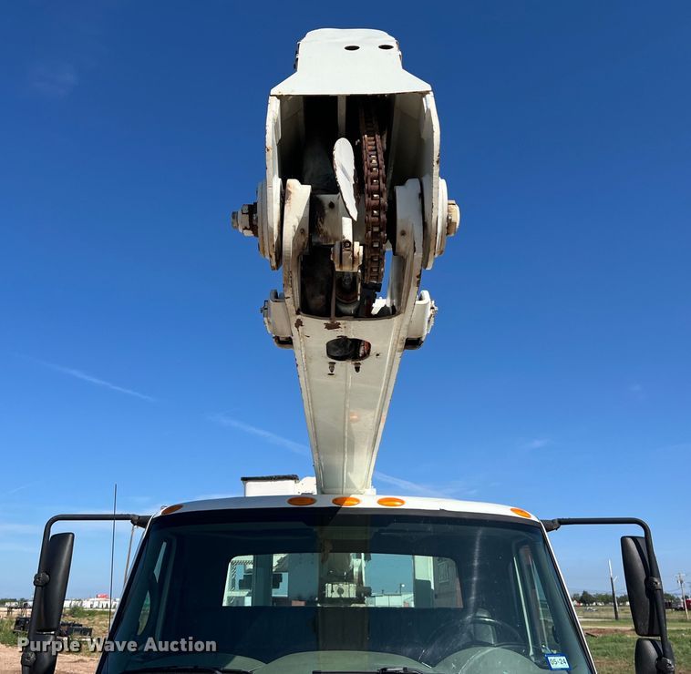 image for item DS3084 2010 International DuraStar 4300 bucket truck