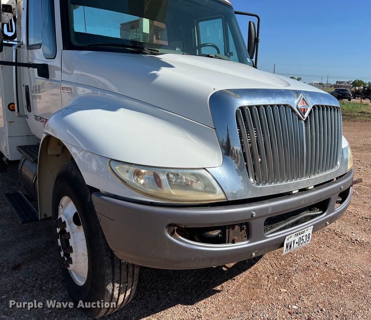 image for item DS3084 2010 International DuraStar 4300 bucket truck