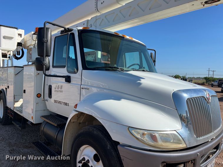 image for item DS3084 2010 International DuraStar 4300 bucket truck