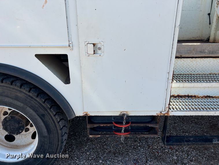 image for item DS3084 2010 International DuraStar 4300 bucket truck