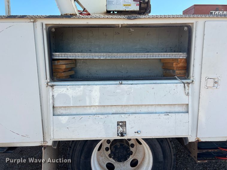 image for item DS3084 2010 International DuraStar 4300 bucket truck