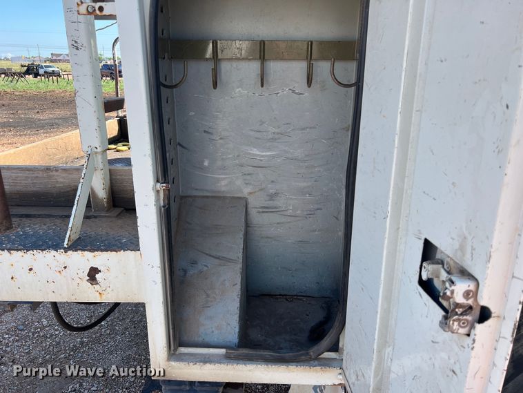 image for item DS3084 2010 International DuraStar 4300 bucket truck