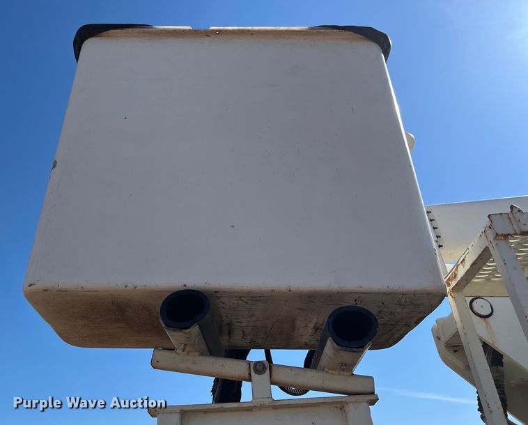 image for item DS3084 2010 International DuraStar 4300 bucket truck