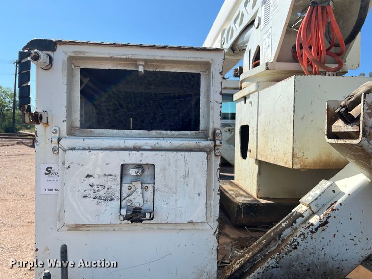 image for item DS3084 2010 International DuraStar 4300 bucket truck