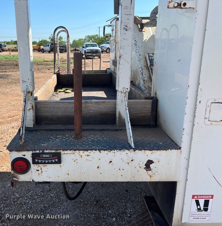 image for item DS3084 2010 International DuraStar 4300 bucket truck