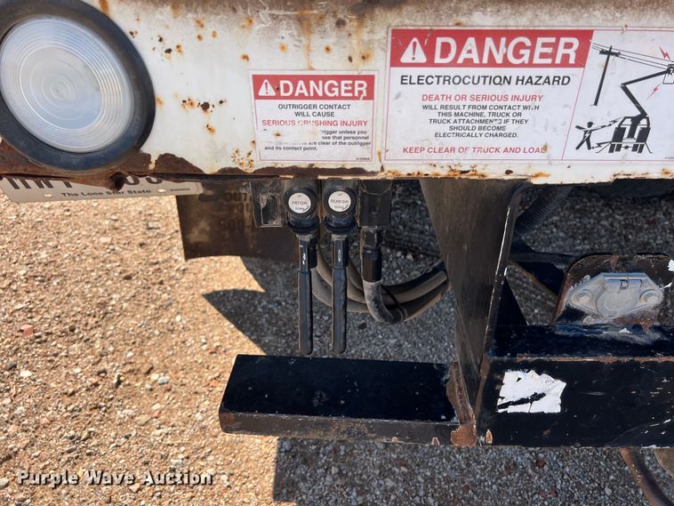 image for item DS3084 2010 International DuraStar 4300 bucket truck