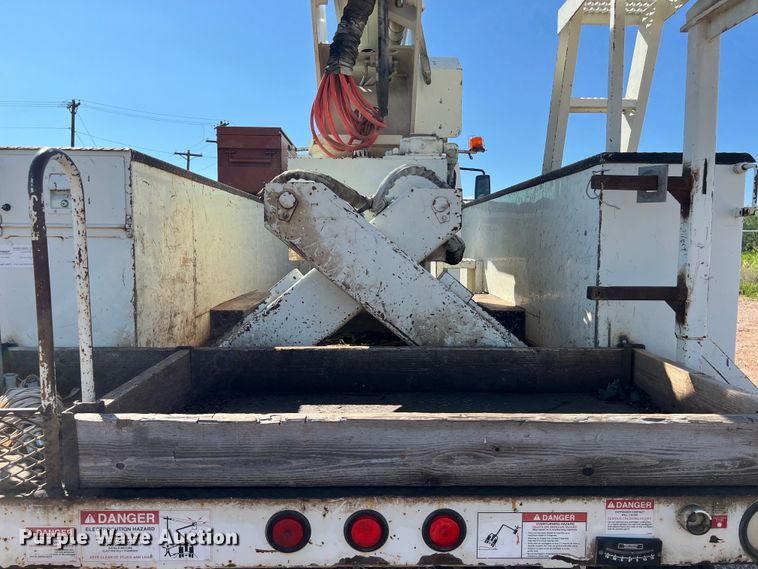 image for item DS3084 2010 International DuraStar 4300 bucket truck