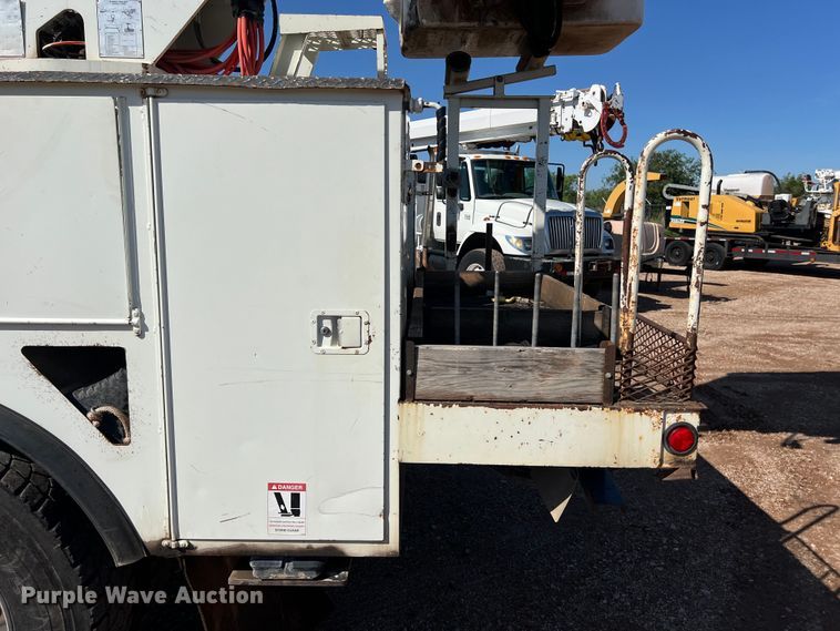 image for item DS3084 2010 International DuraStar 4300 bucket truck