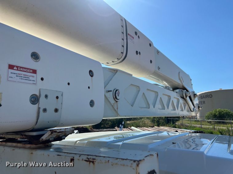 image for item DS3084 2010 International DuraStar 4300 bucket truck