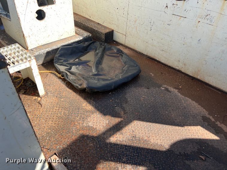 image for item DS3084 2010 International DuraStar 4300 bucket truck