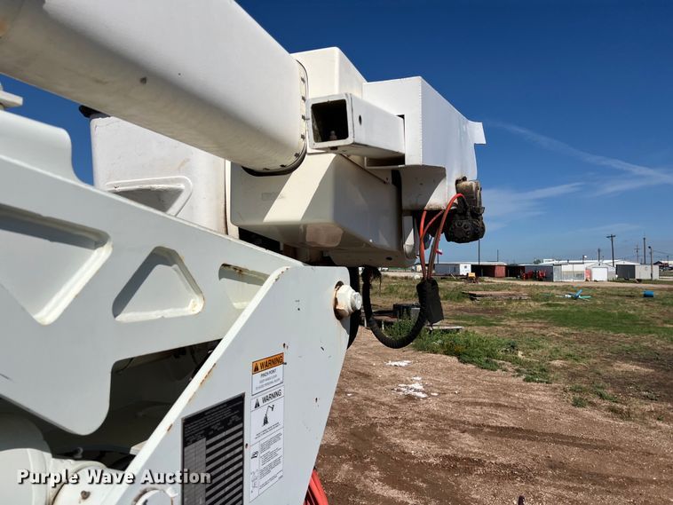 image for item DS3084 2010 International DuraStar 4300 bucket truck