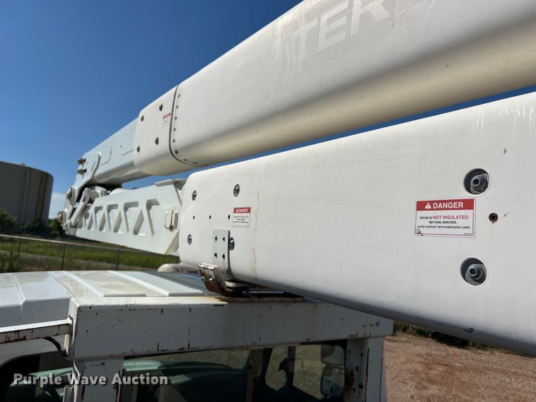 image for item DS3084 2010 International DuraStar 4300 bucket truck