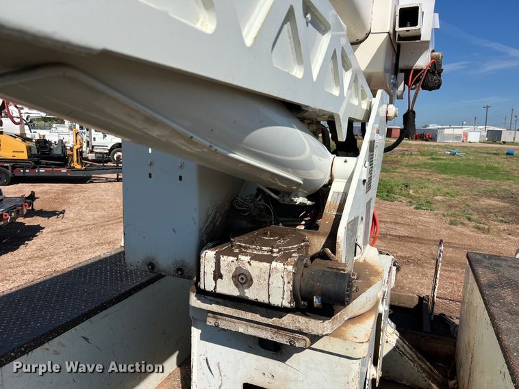 image for item DS3084 2010 International DuraStar 4300 bucket truck