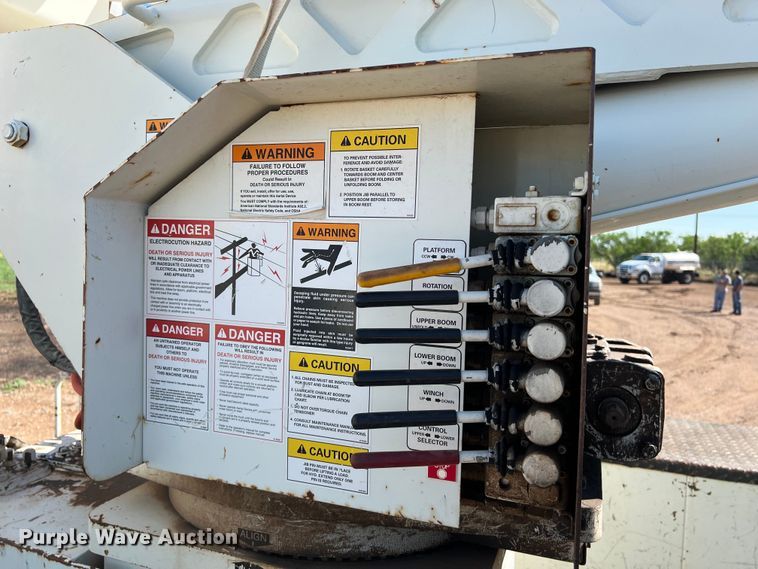 image for item DS3084 2010 International DuraStar 4300 bucket truck