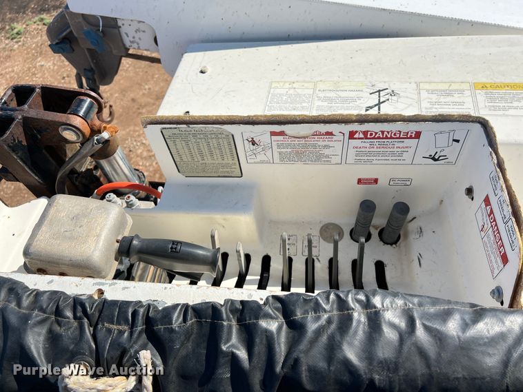 image for item DS3084 2010 International DuraStar 4300 bucket truck