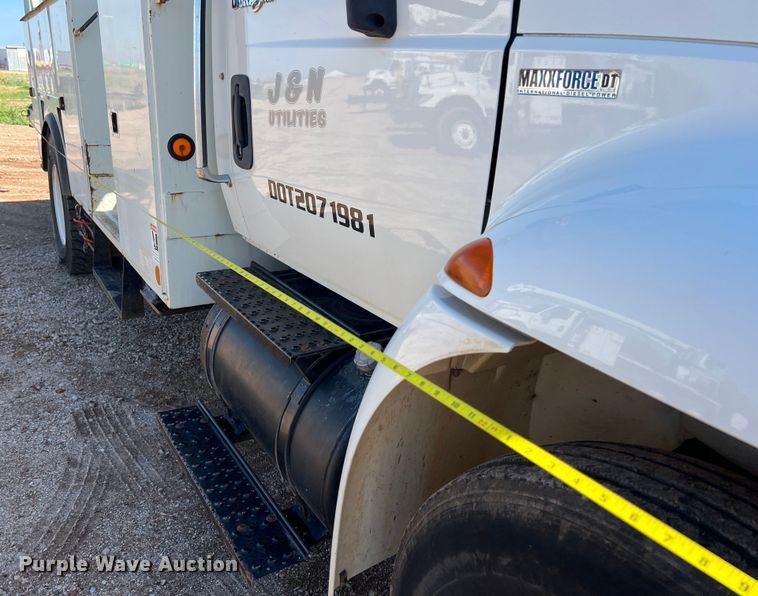 image for item DS3084 2010 International DuraStar 4300 bucket truck