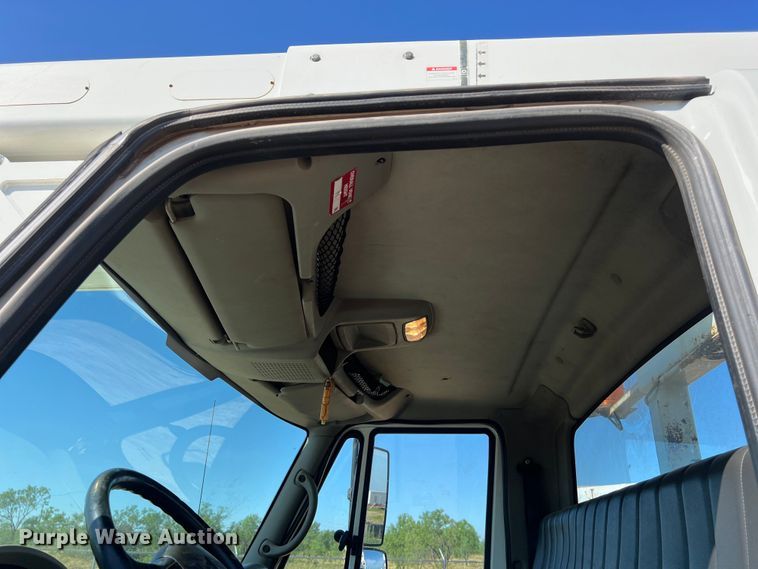 image for item DS3084 2010 International DuraStar 4300 bucket truck