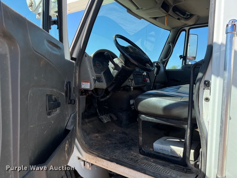 image for item DS3084 2010 International DuraStar 4300 bucket truck