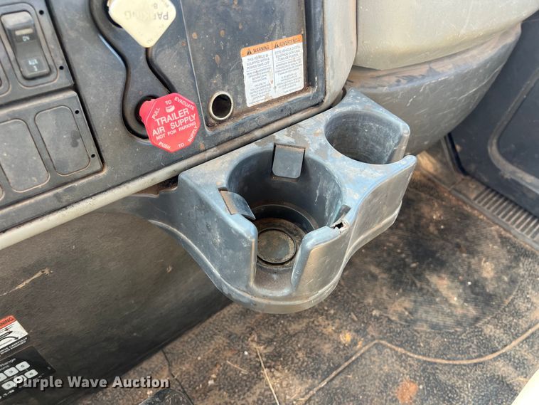 image for item DS3084 2010 International DuraStar 4300 bucket truck