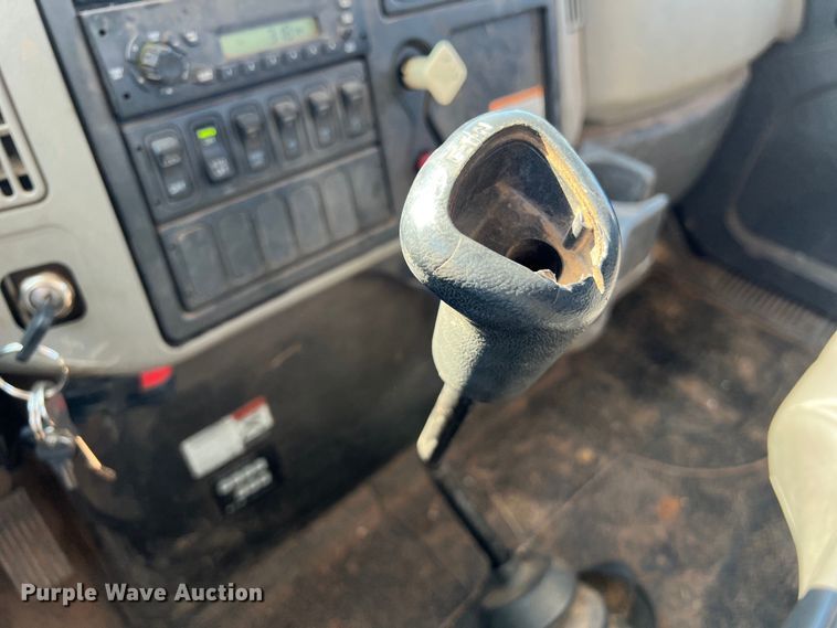 image for item DS3084 2010 International DuraStar 4300 bucket truck