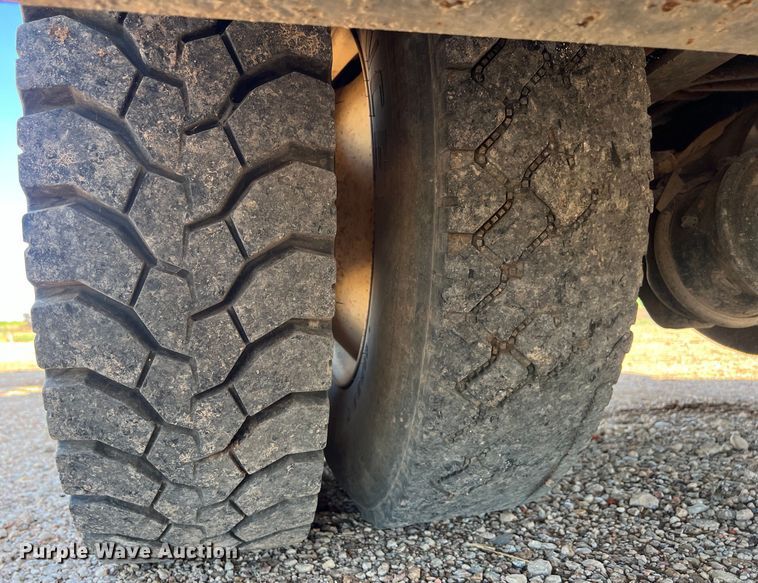 image for item DS3084 2010 International DuraStar 4300 bucket truck