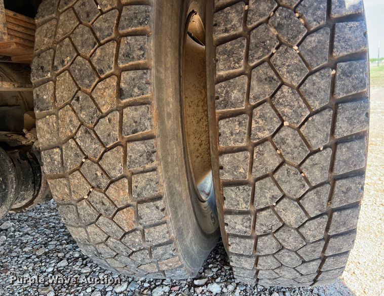 image for item DS3084 2010 International DuraStar 4300 bucket truck