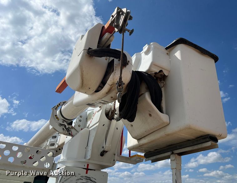 image for item DS3085 2012 International WorkStar 7400 bucket truck