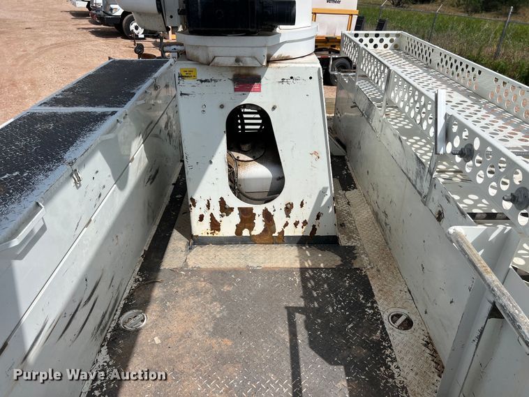 image for item DS3085 2012 International WorkStar 7400 bucket truck