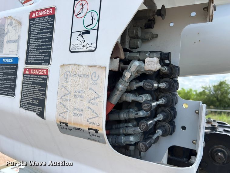 image for item DS3085 2012 International WorkStar 7400 bucket truck