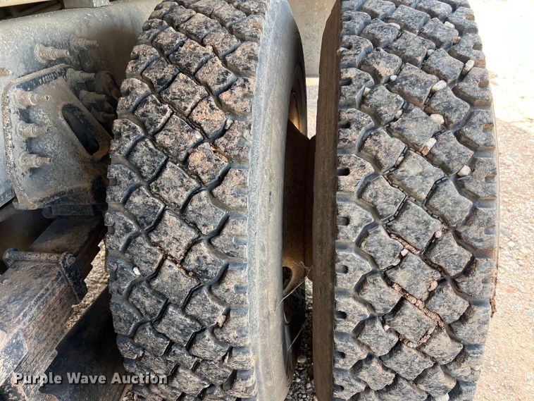 image for item DS3085 2012 International WorkStar 7400 bucket truck