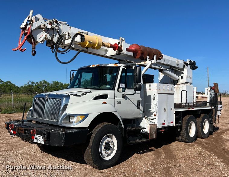 image for item DS3086 2006 International 7400 digger derrick truck