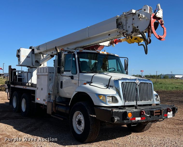 image for item DS3086 2006 International 7400 digger derrick truck