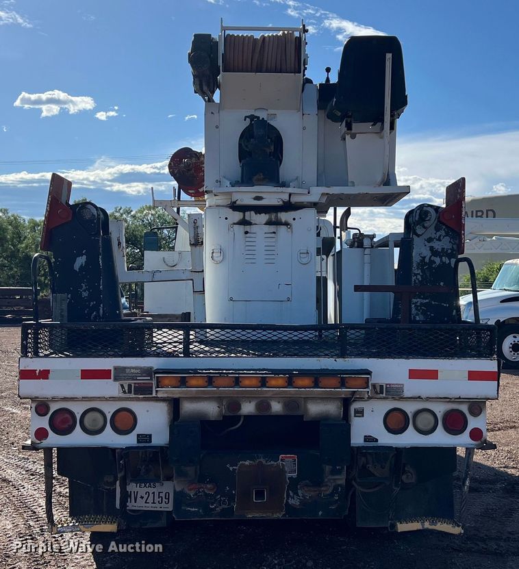 image for item DS3086 2006 International 7400 digger derrick truck