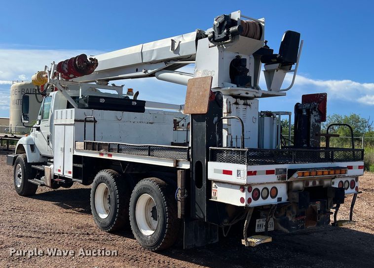 image for item DS3086 2006 International 7400 digger derrick truck