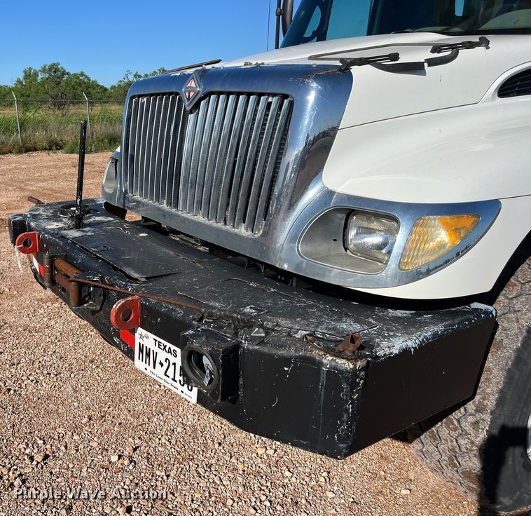 image for item DS3086 2006 International 7400 digger derrick truck