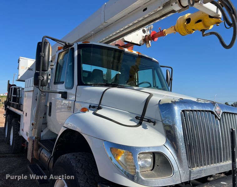 image for item DS3086 2006 International 7400 digger derrick truck