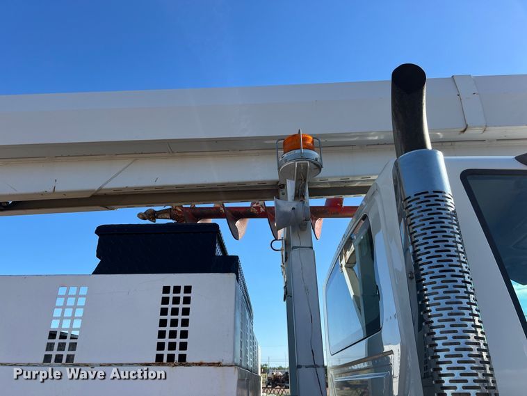 image for item DS3086 2006 International 7400 digger derrick truck