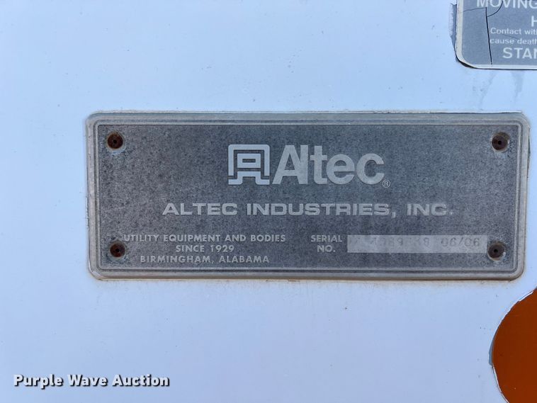 image for item DS3086 2006 International 7400 digger derrick truck