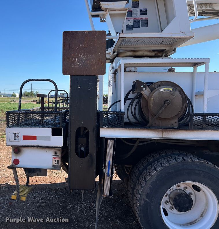 image for item DS3086 2006 International 7400 digger derrick truck