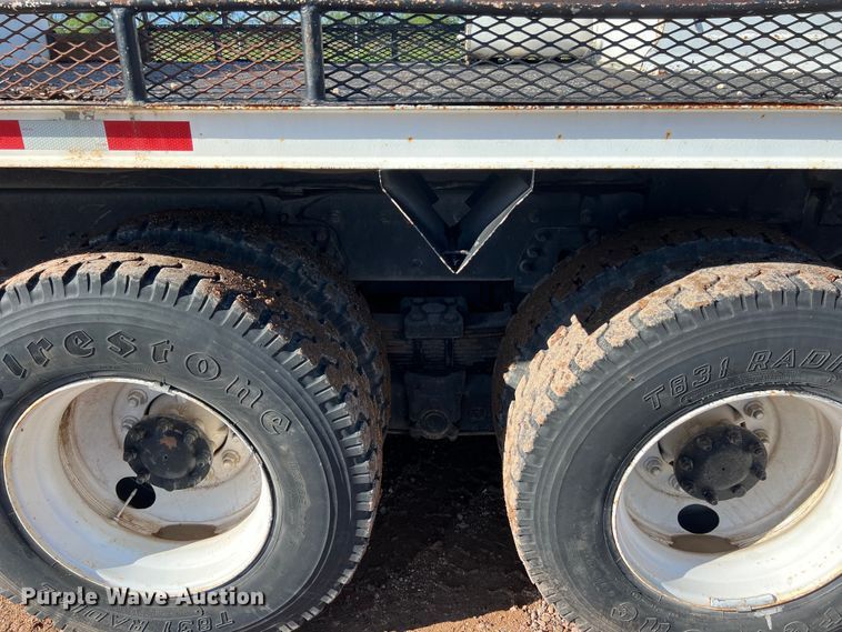 image for item DS3086 2006 International 7400 digger derrick truck